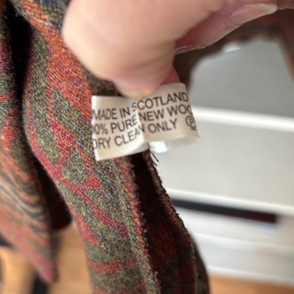 CALZEAT CELTIC COLLECTION, Made in Scotland, 100% Wool Cape/Poncho - Picture 7 of 8